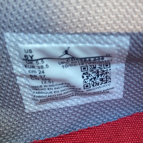 Nike - Picture 3 of 4